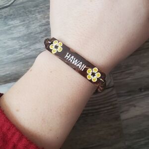 Hawaii Wooden Beaded Bracelet Aloha Brown Flowers